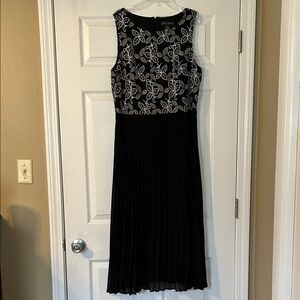 Jessica Howard Black and White Floral Midi Dress